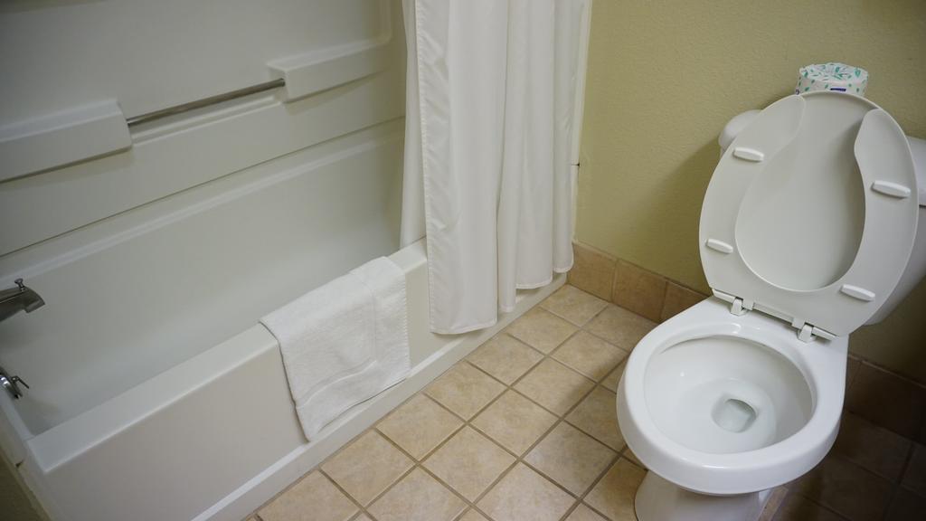 Wesley Inn Wichita Phòng bức ảnh
