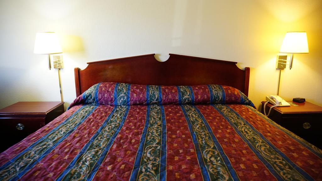 Wesley Inn Wichita Ngoại thất bức ảnh